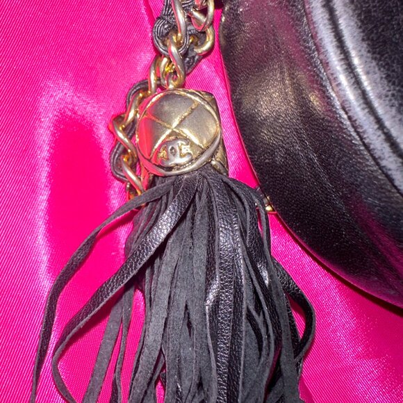 CHANEL Vintage Crossbody Lamb Leather, Tassel, Oval, Corpcore 80’s Y2K - Picture 9 of 14